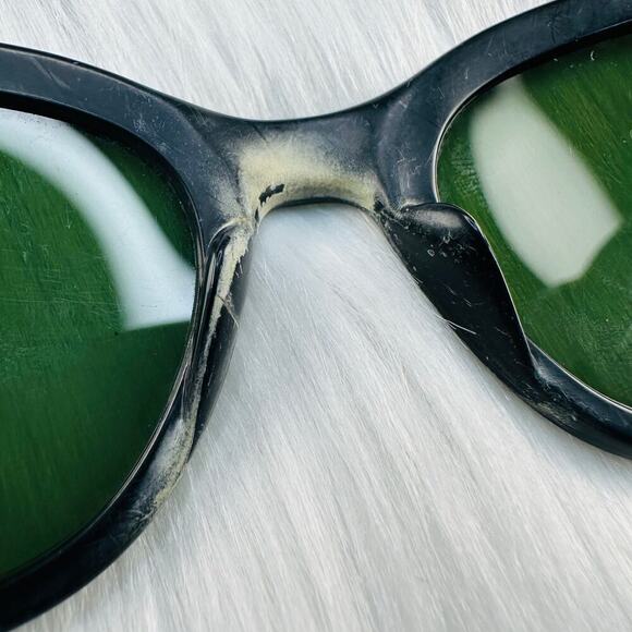 Vintage 1950’s Cat Eye Sunglasses with Flower Rhinestone Details Original Case main image 4